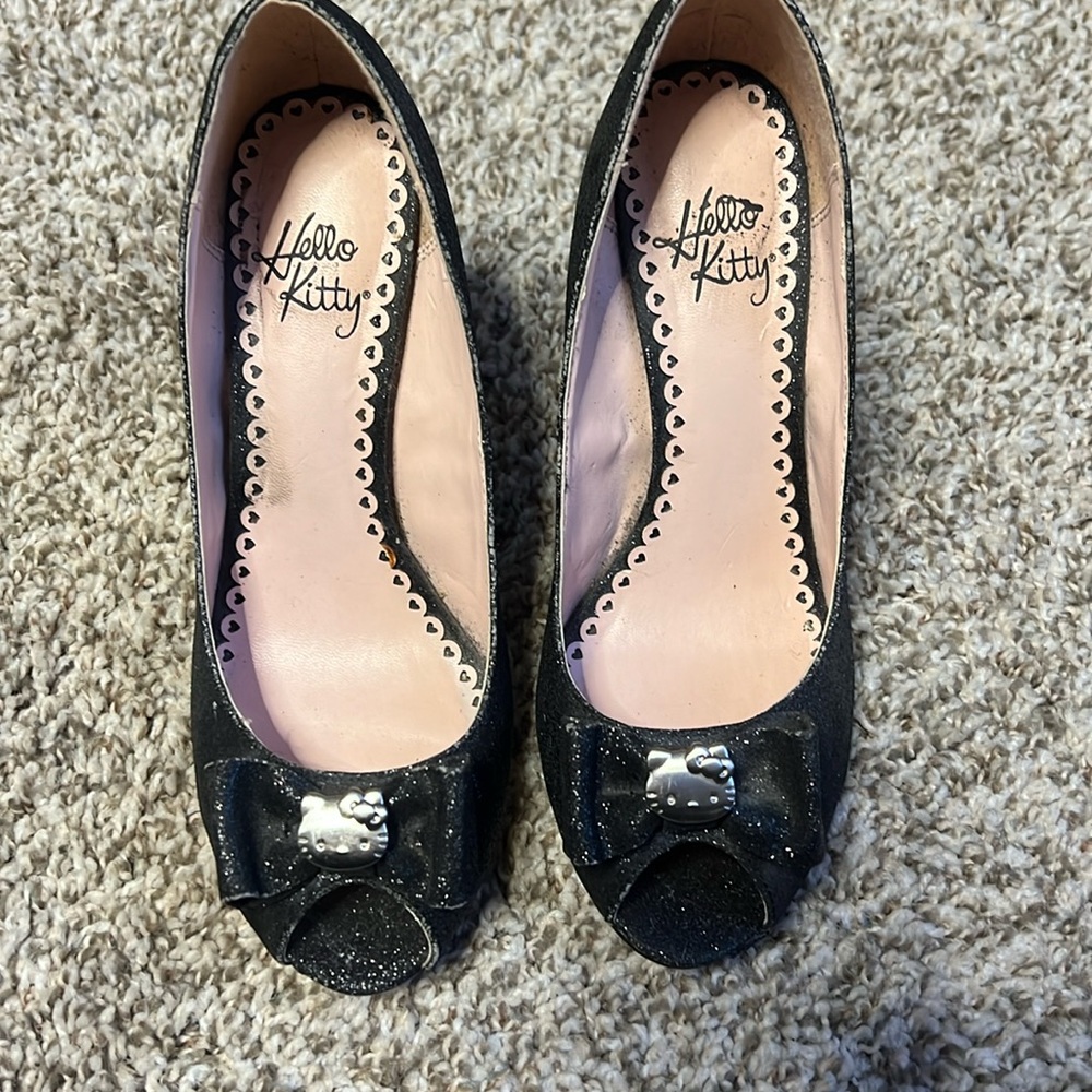 Sparkly size 6 Hello Kitty 4 inch heels